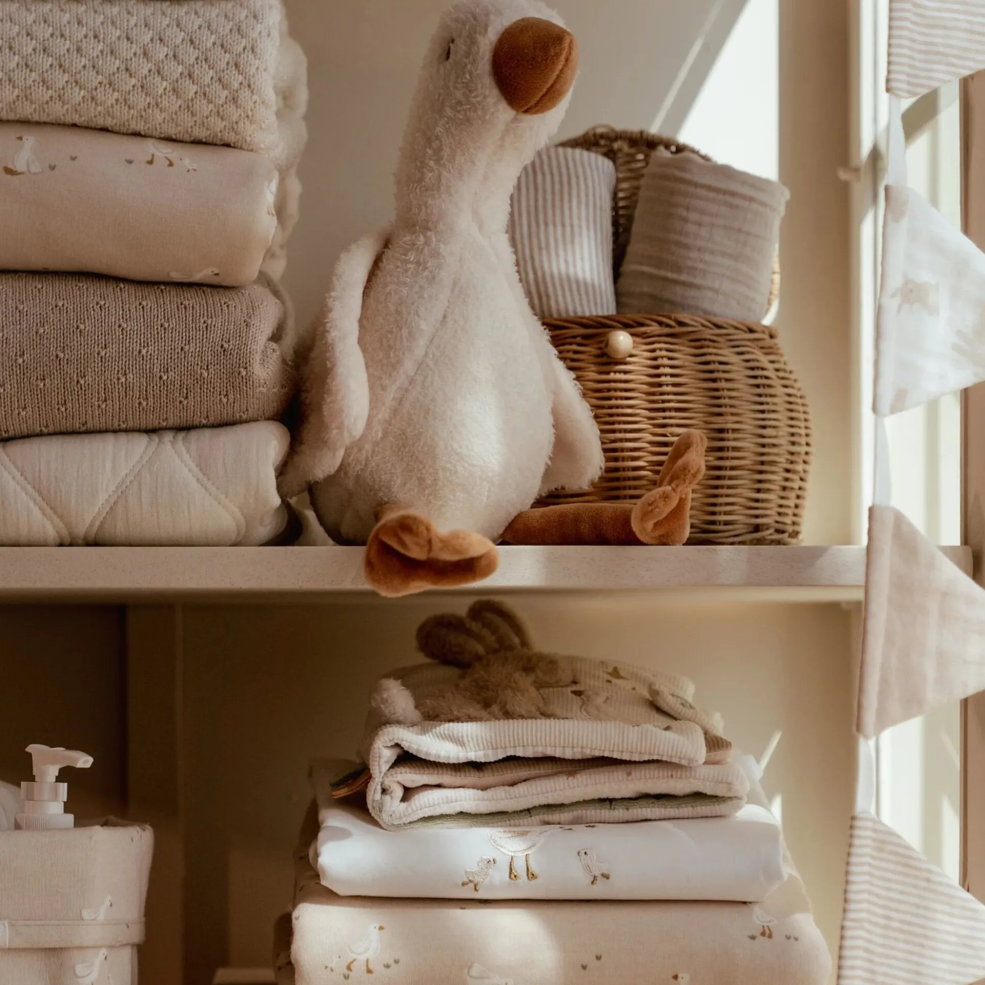 Slinger met vlaggetjes - Beige - Newborn Naturals - Little Goose