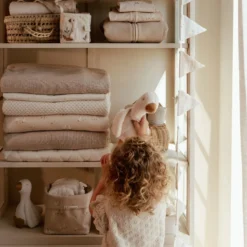 Slinger met vlaggetjes - Beige - Newborn Naturals - Little Goose