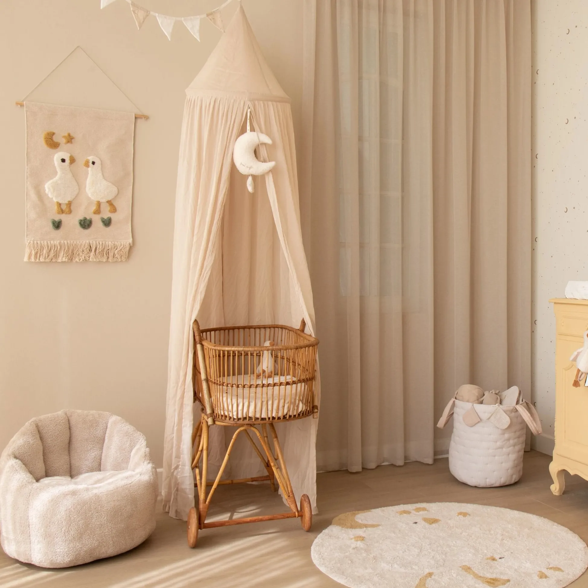 Slinger met vlaggetjes - Beige - Newborn Naturals - Little Goose